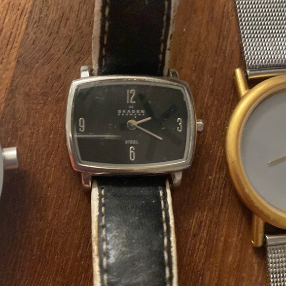 4 Skagen watches - Picture 3 of 7